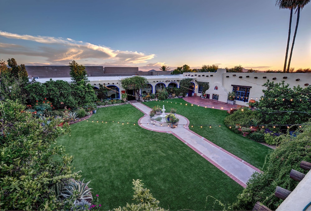 Hacienda Del Sol Ranch Resort 70/79