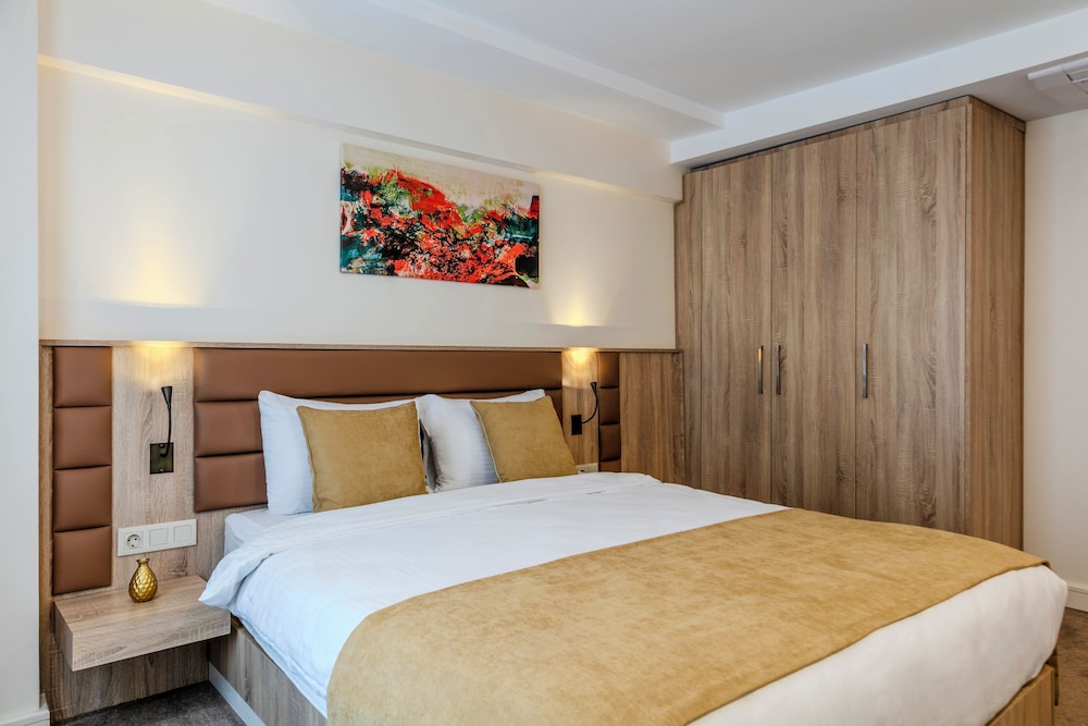 Roys Hotel & Suites 14/50