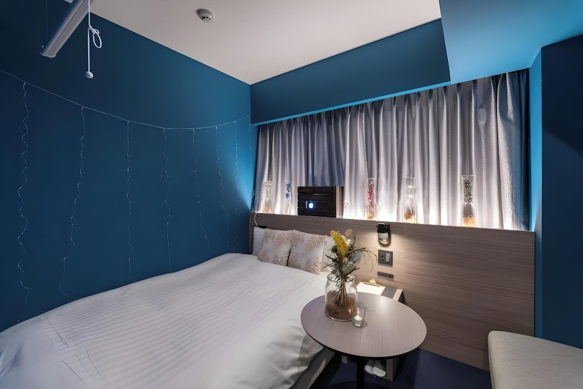 THEATER, DOUBLE BED