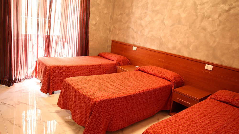 Hostel Beauty 14/64