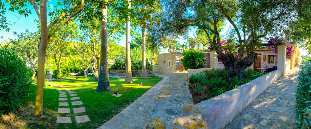 Can Lluc Boutique Country Hotel & Villas 83/92