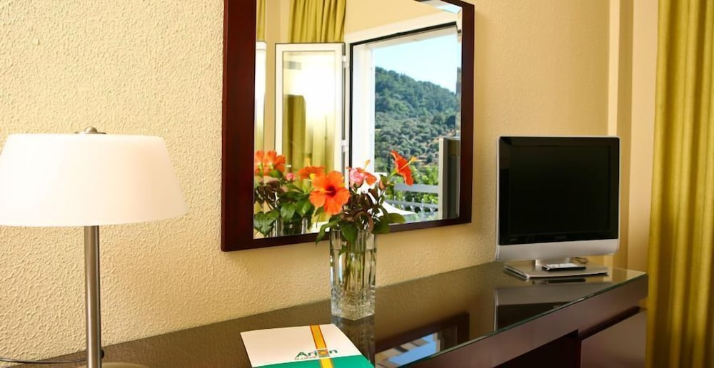 Arion Hotel Samos 47/63