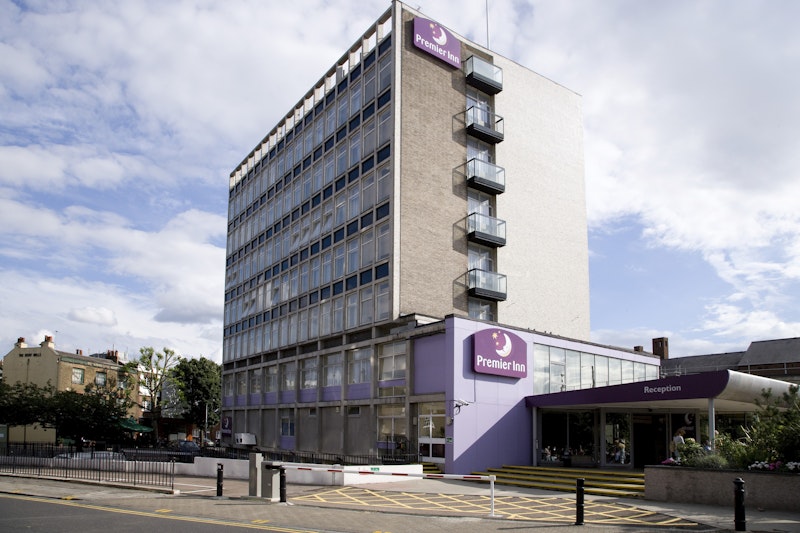 Premier Inn London Putney Bridge 6/30