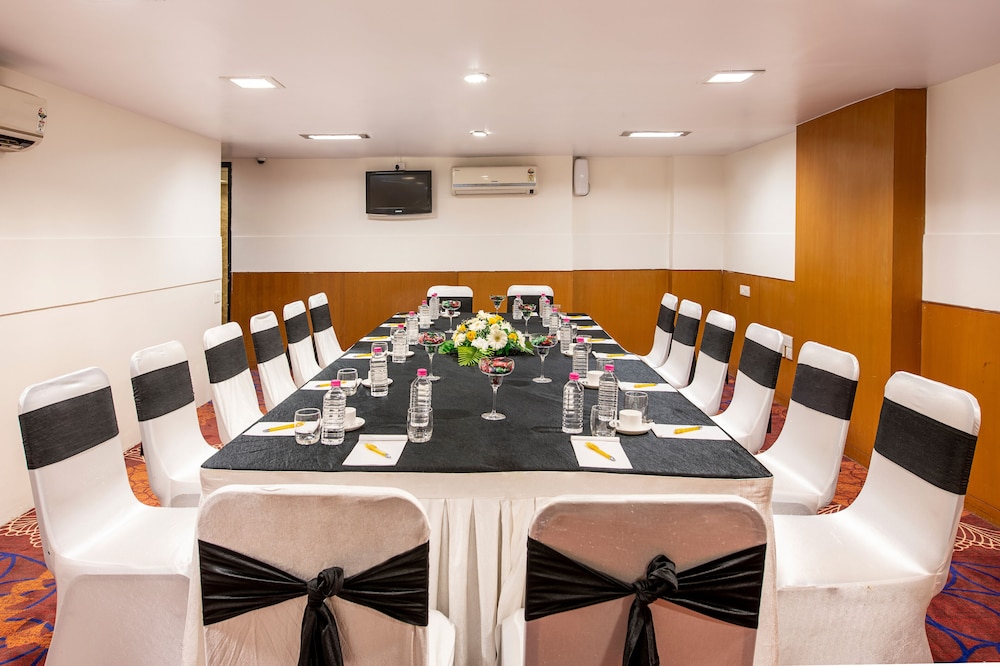 BloomSuites Ahmedabad 26/37
