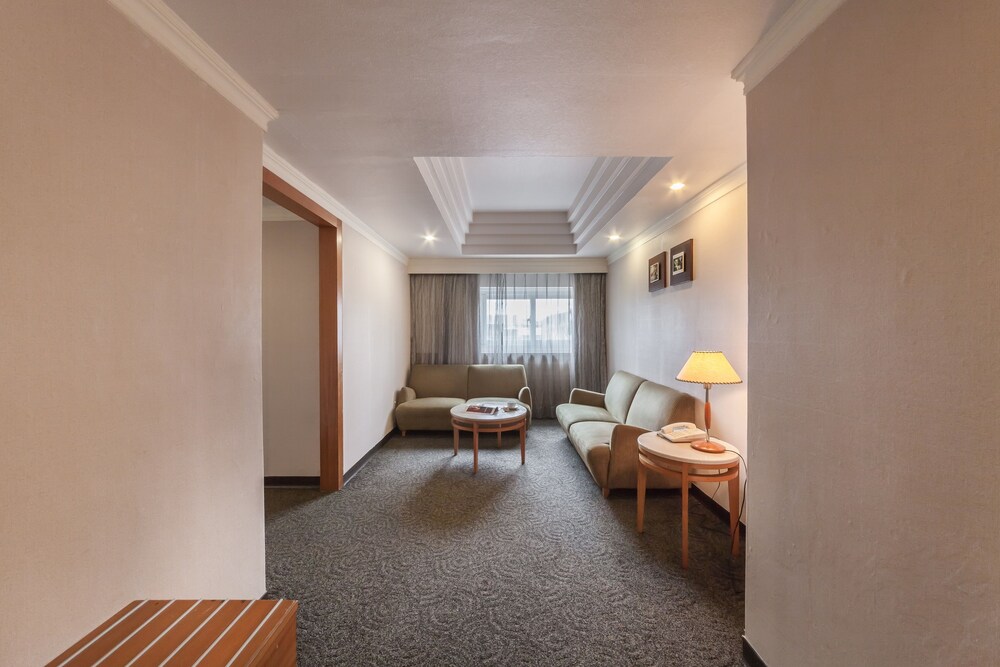 Ferrary Hotel 37/50