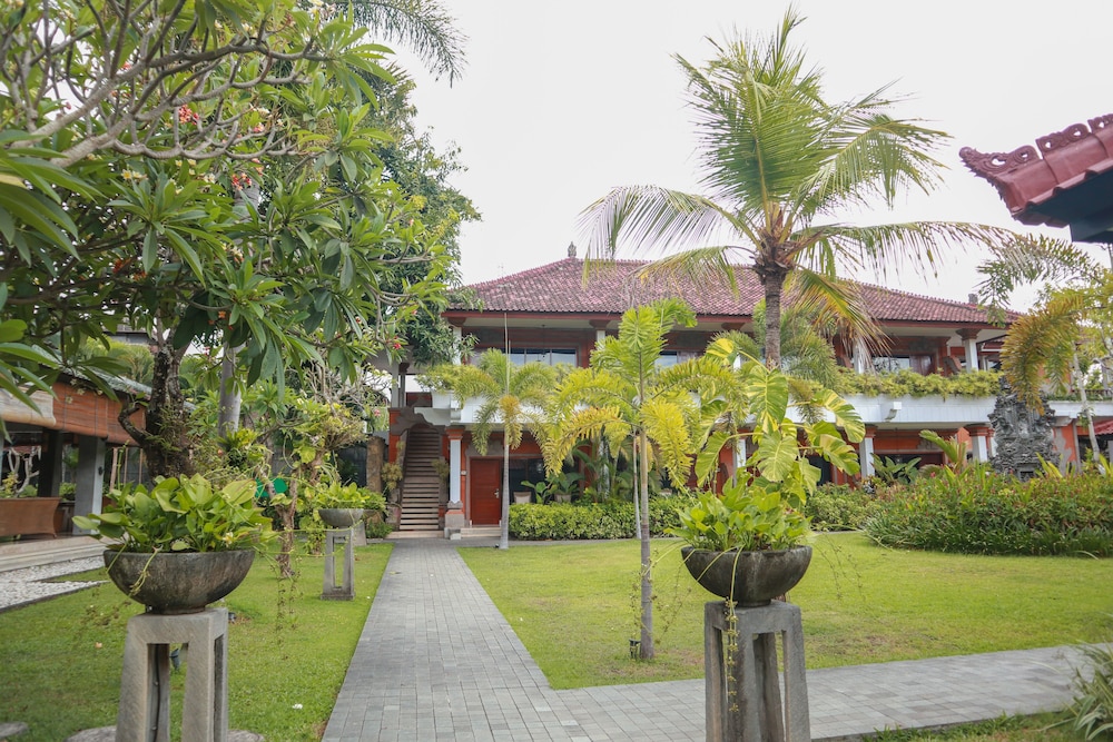 The Cakra Hotel 40/42