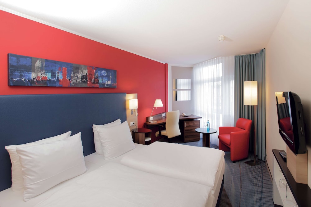 غرفة سوبيريور بسريرين منفصلين، H Hotel Koln Bruhl 2/10