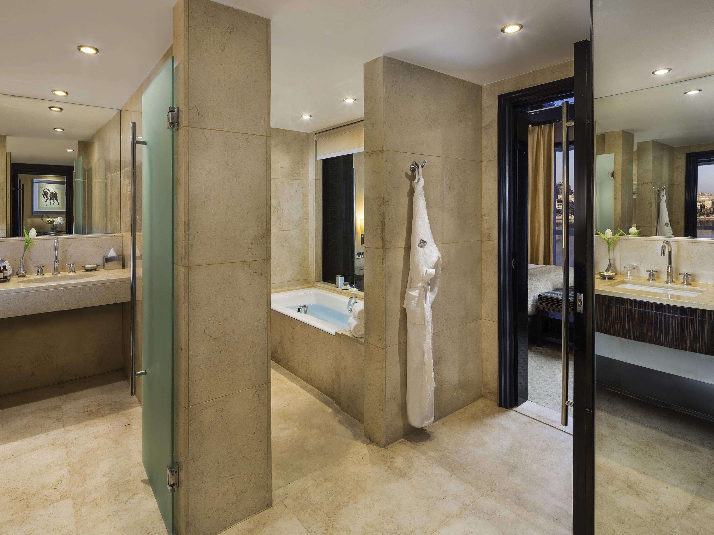 Fairmont Gold, Premium, Suite, River View، Fairmont Nile City Hotel 5/5