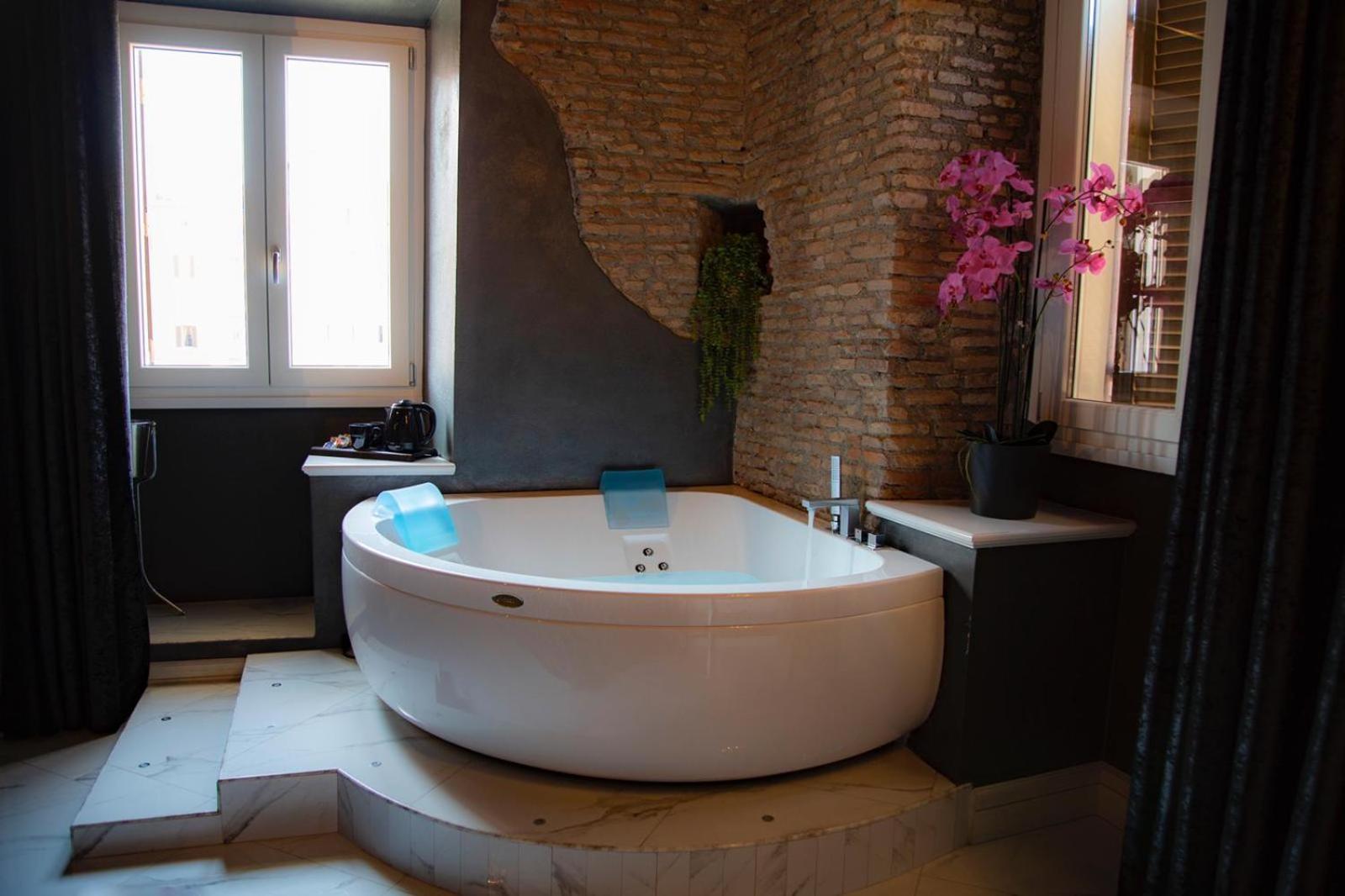 Rhome Luxury Suite 20/25