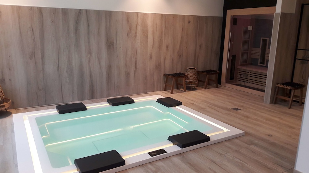 swimming pool spa