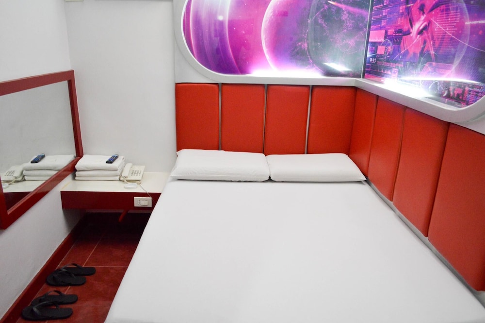 DELUXE, DOUBLE BED