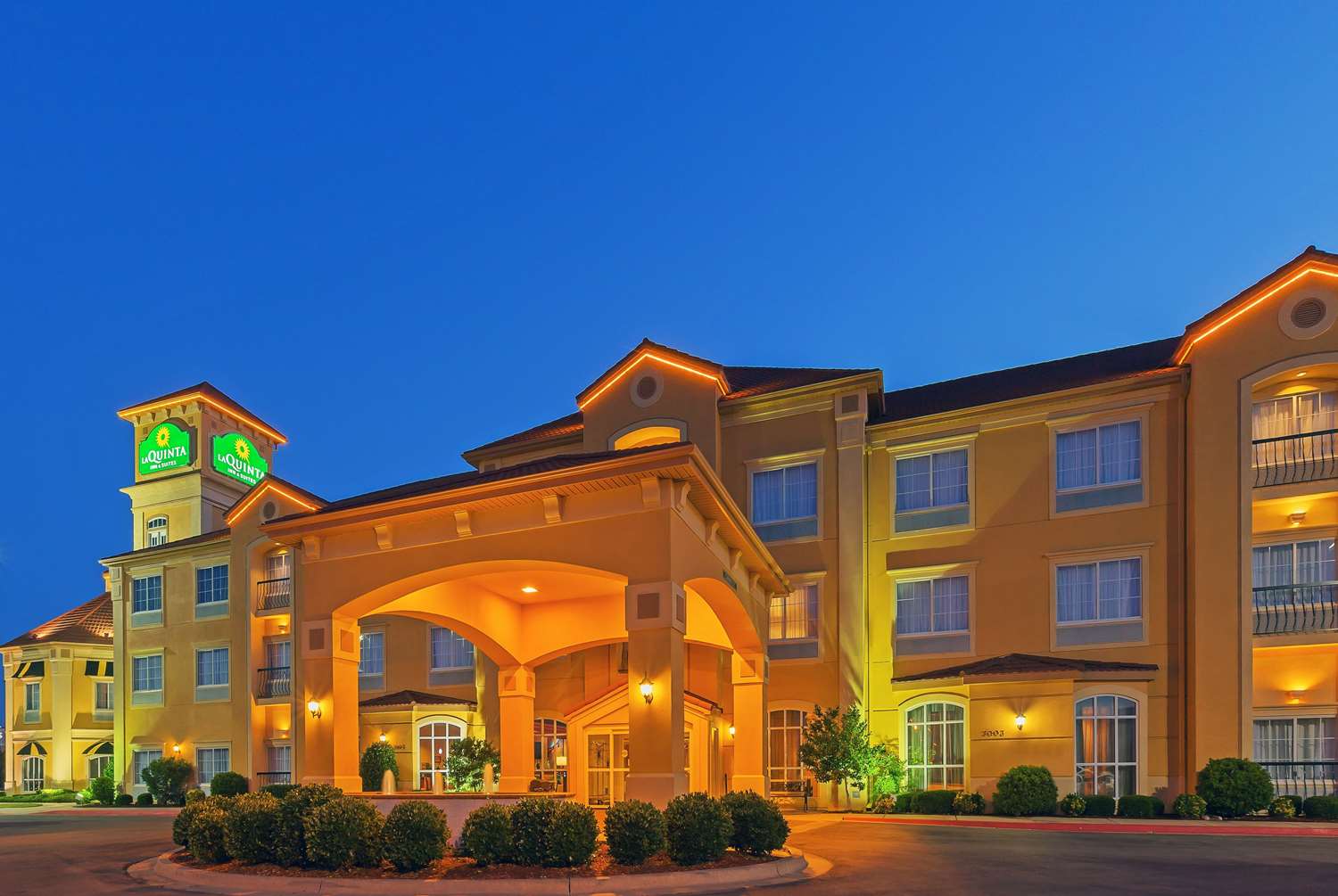 La Quinta Inn & Suites by Wyndham OKC North - Quail Springs 1/10