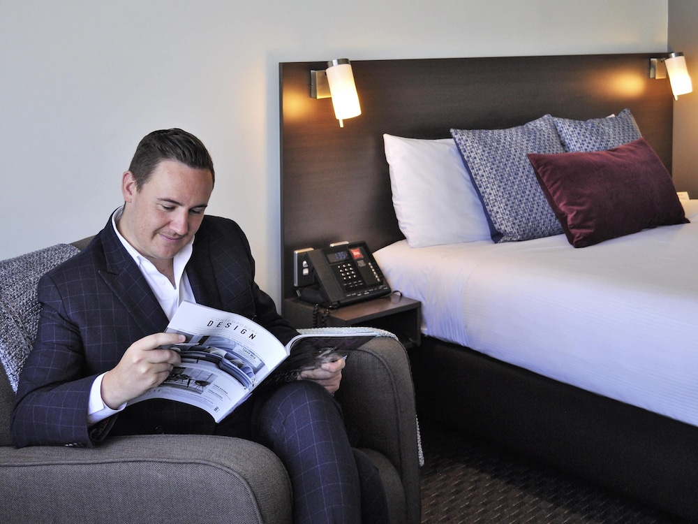 IBIS MELBOURNE GLEN WAVERLEY 8/76