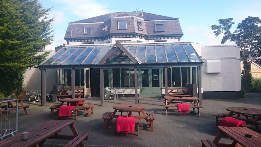 The Menai Hotel 2/46