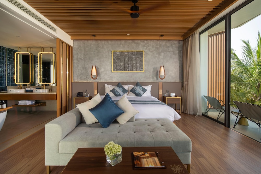 2 Bedrooms, Pool, Villa, 1 King and 1 Single Beds, Beach Front