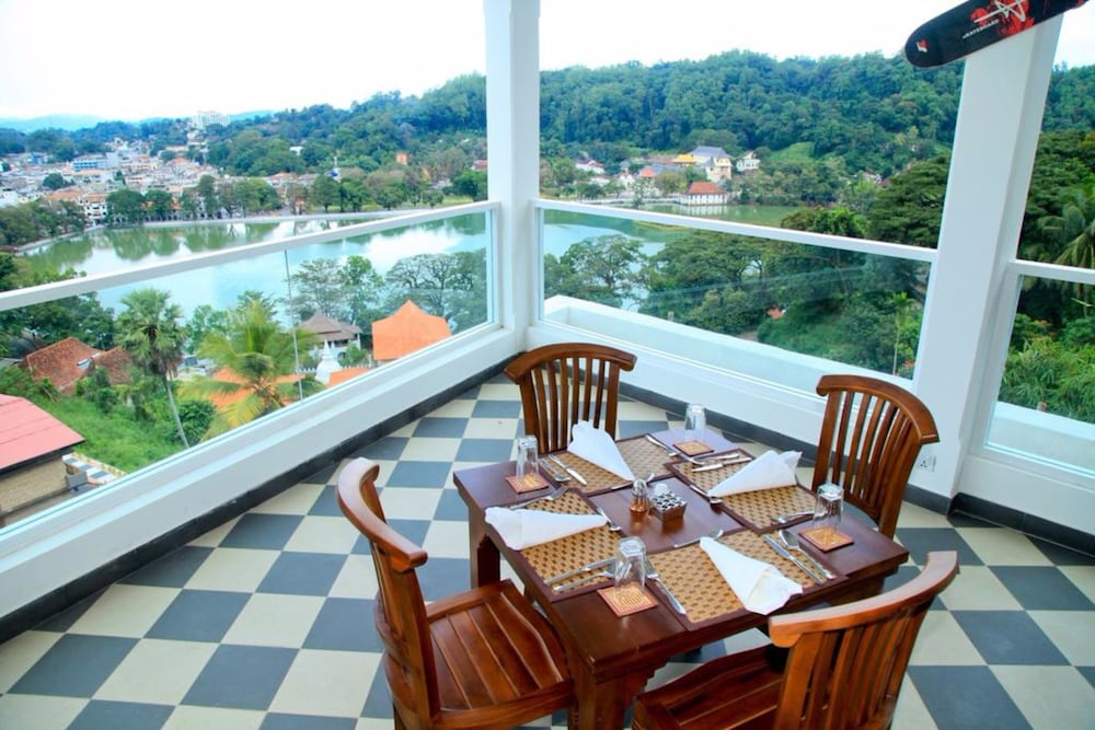 Kandy Supreme Hotel 51/61