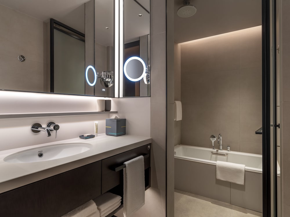 JEN Shenzhen Qianhai by Shangri-La 38/39