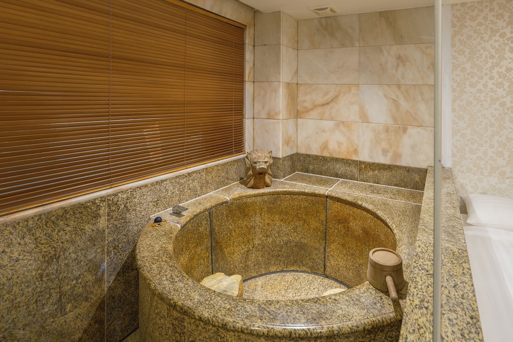 Grand Pleasure Spring Hotel 34/50