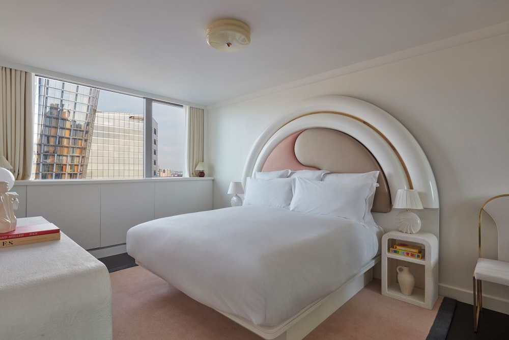 Dynasty, Suite, Cabin, King Bed
