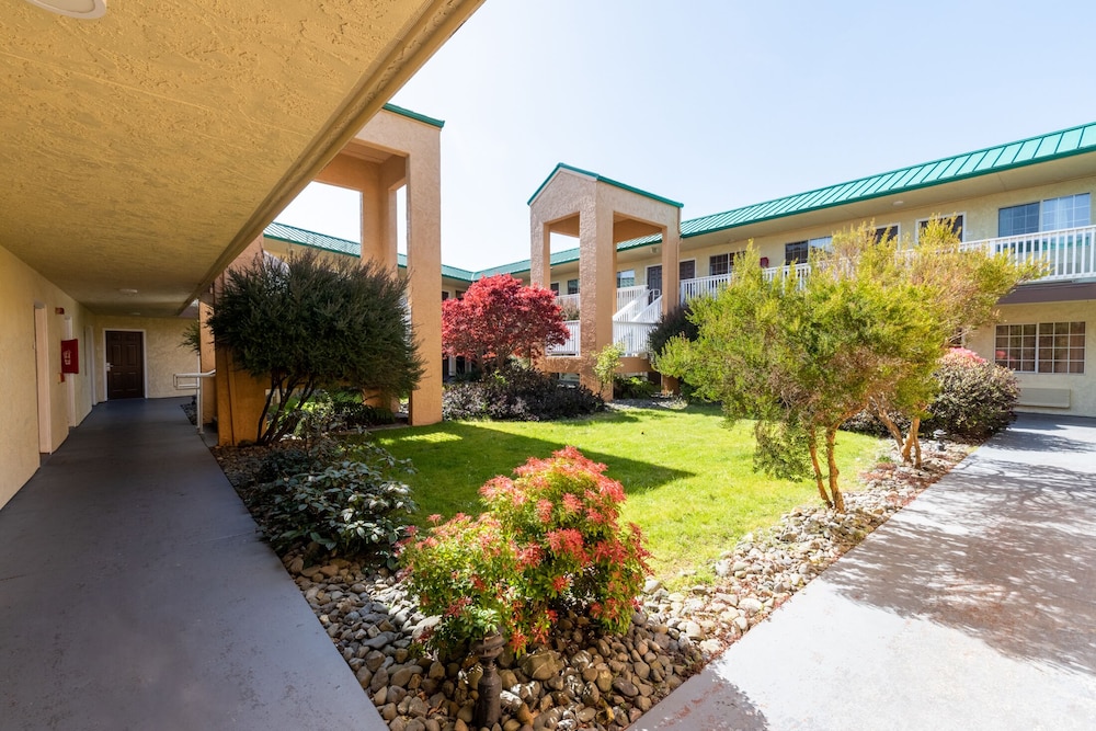Quality Inn & Suites Crescent City Redwood Coast in CRESCENT CITY - CA