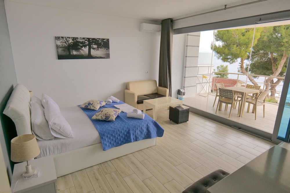 Oceanic Overview Suites 19/50