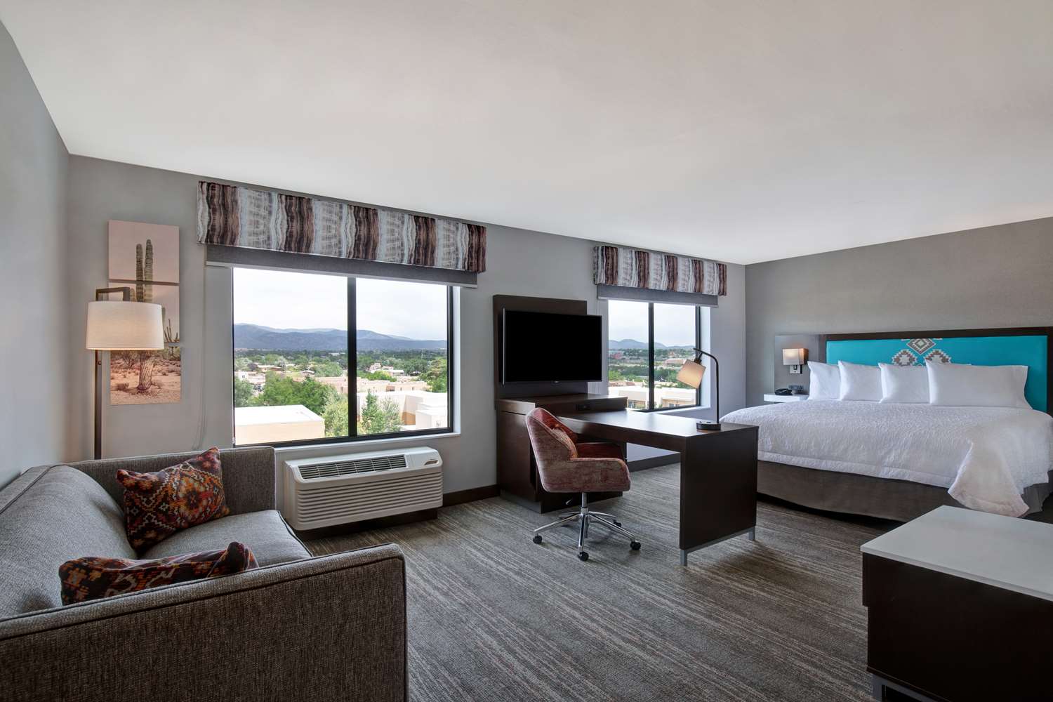 STUDIO, SUITE, KING BED