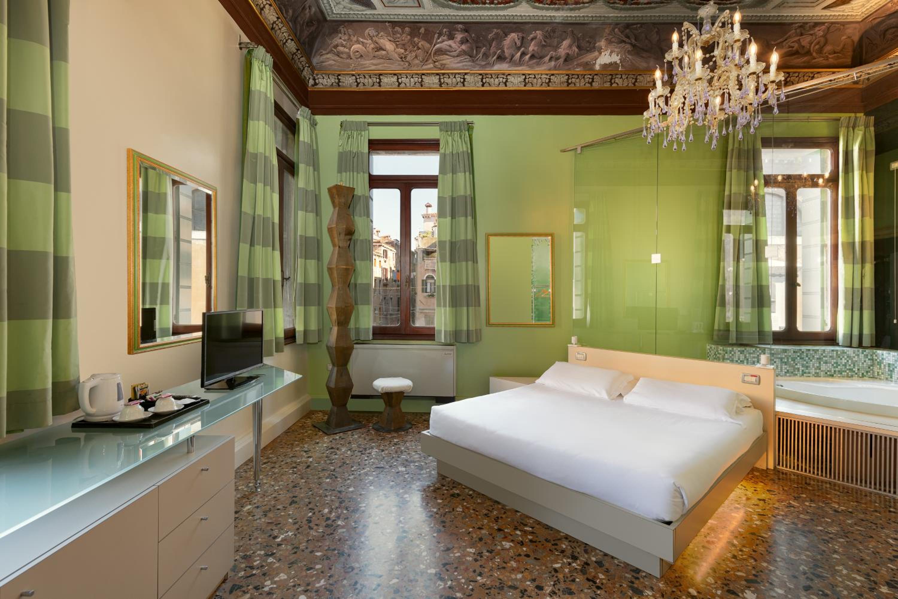 Room, King Bed, Hot Tub