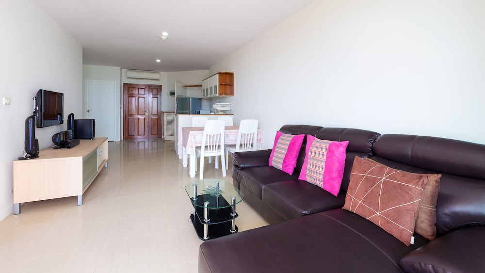 Baan Poolom Beachfront Condominium 23/50