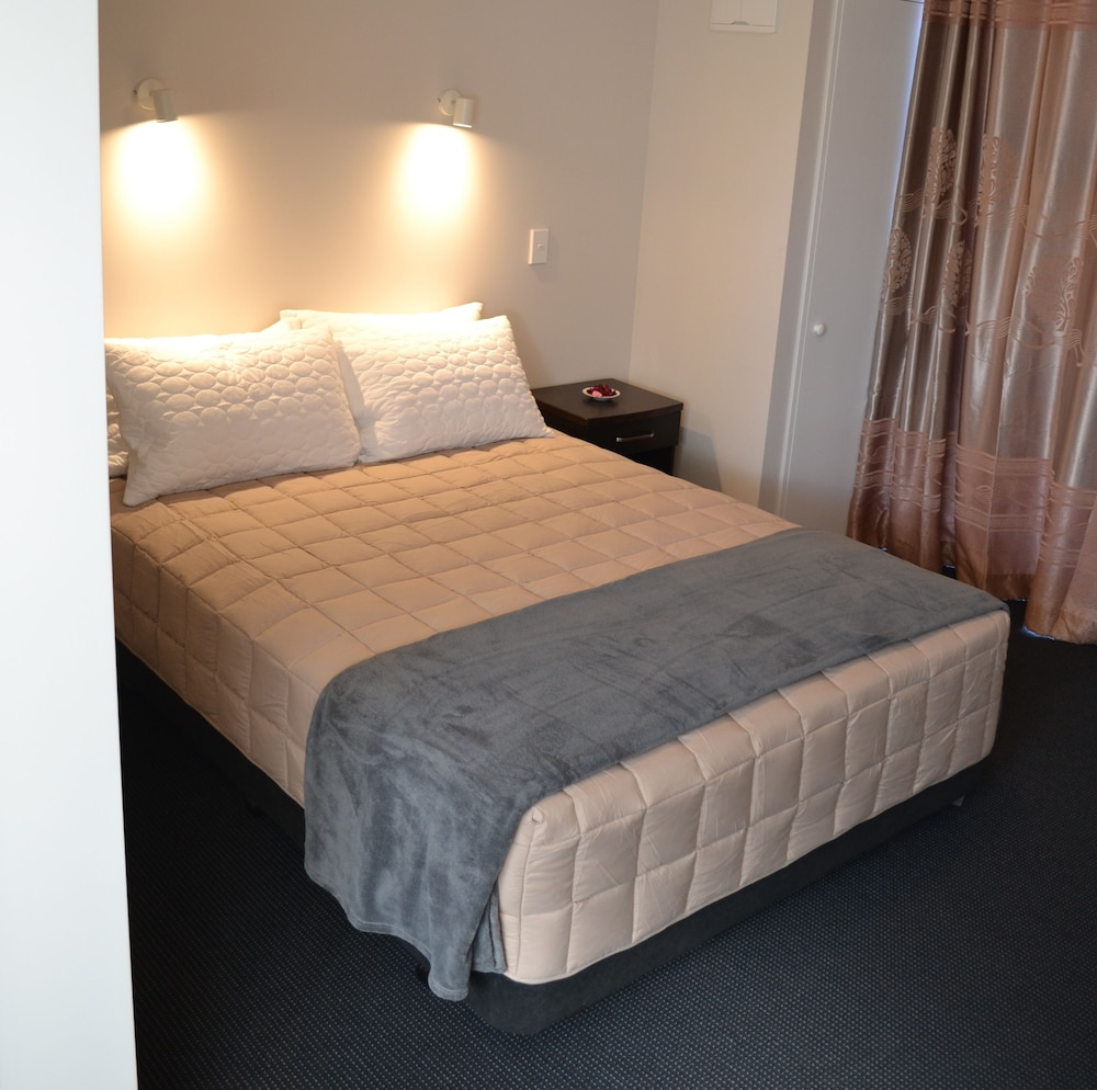 319 Addington Motel 16/38