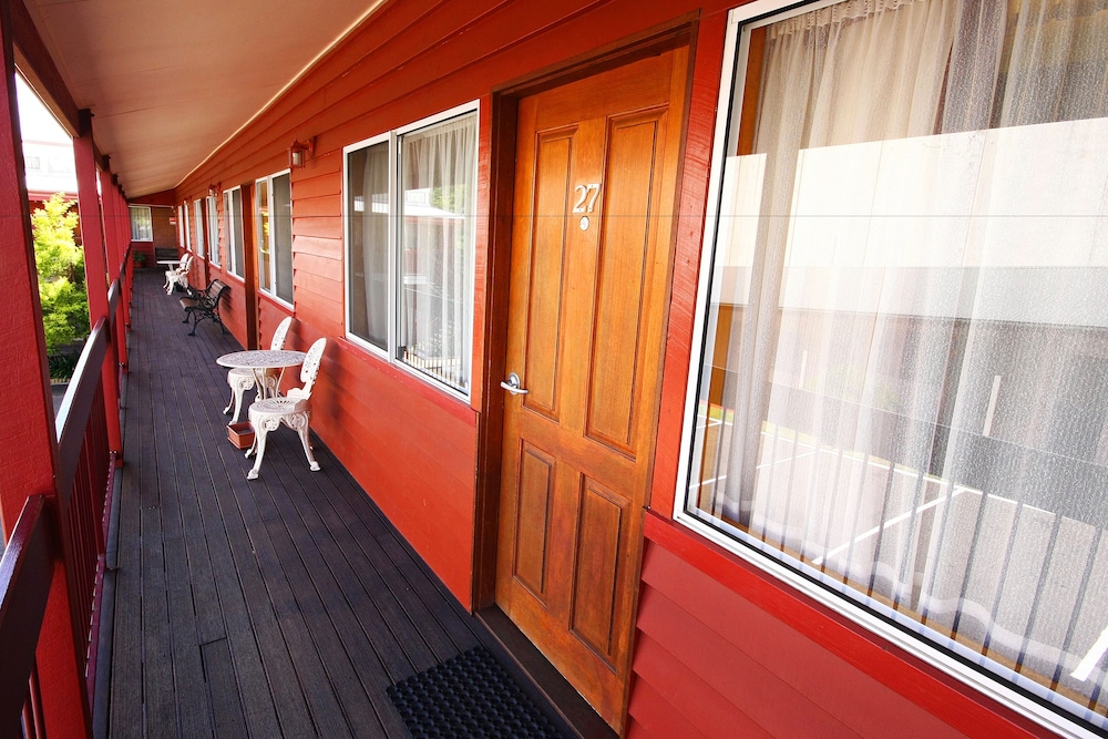 DOWNS MOTEL 7/35