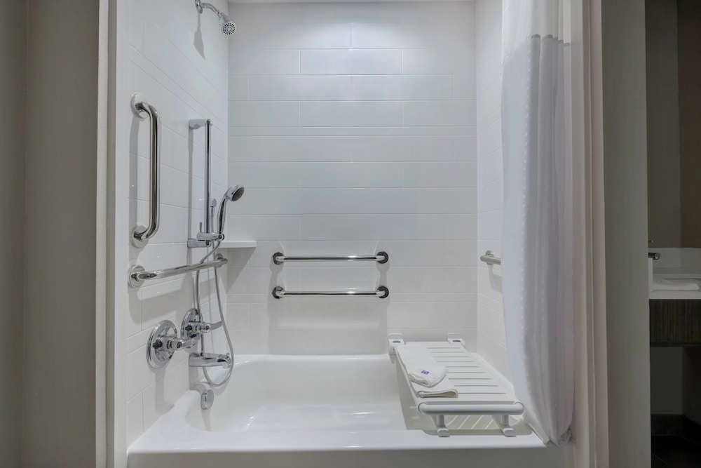 Motel6 Dallas, TX - Methodist Charlton Medical Ctr. 50/50