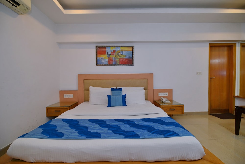 Hotel Noida International 8/50