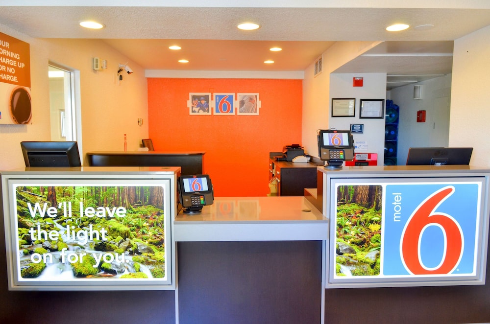 Lobby at Motel 6 Santa Nella, on i-5, GUSTINE - CA