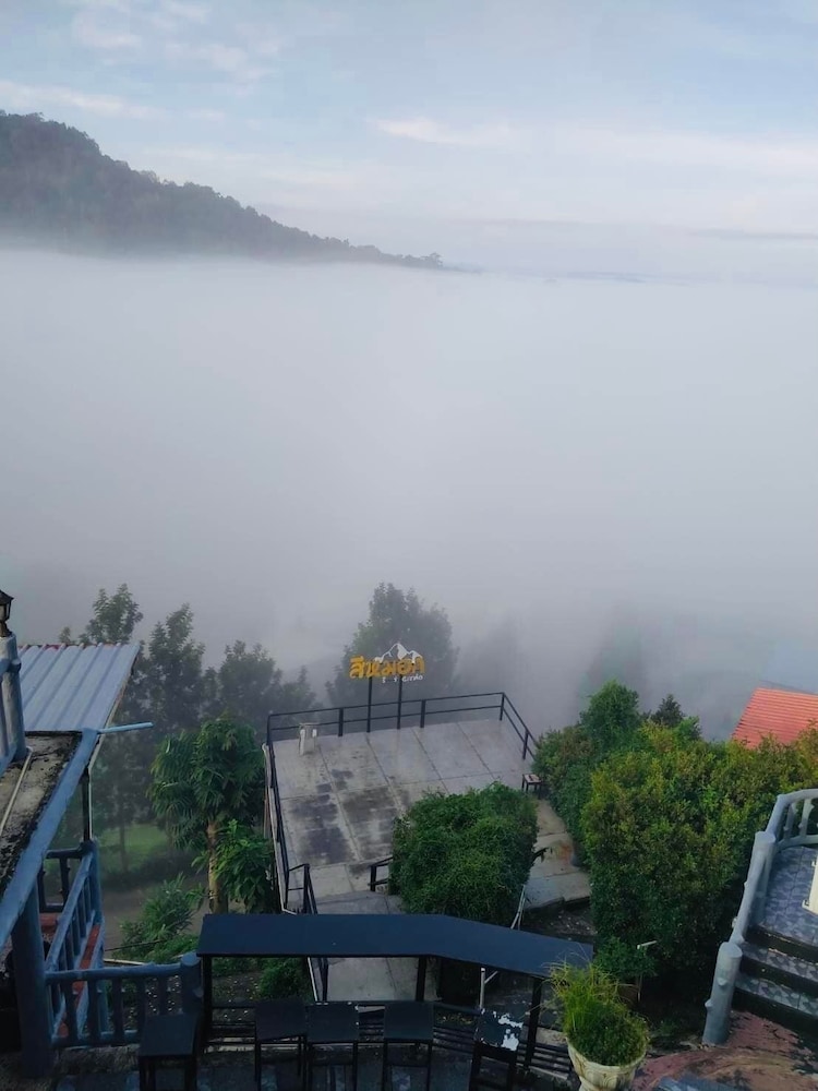 Seemok Resort 3/50