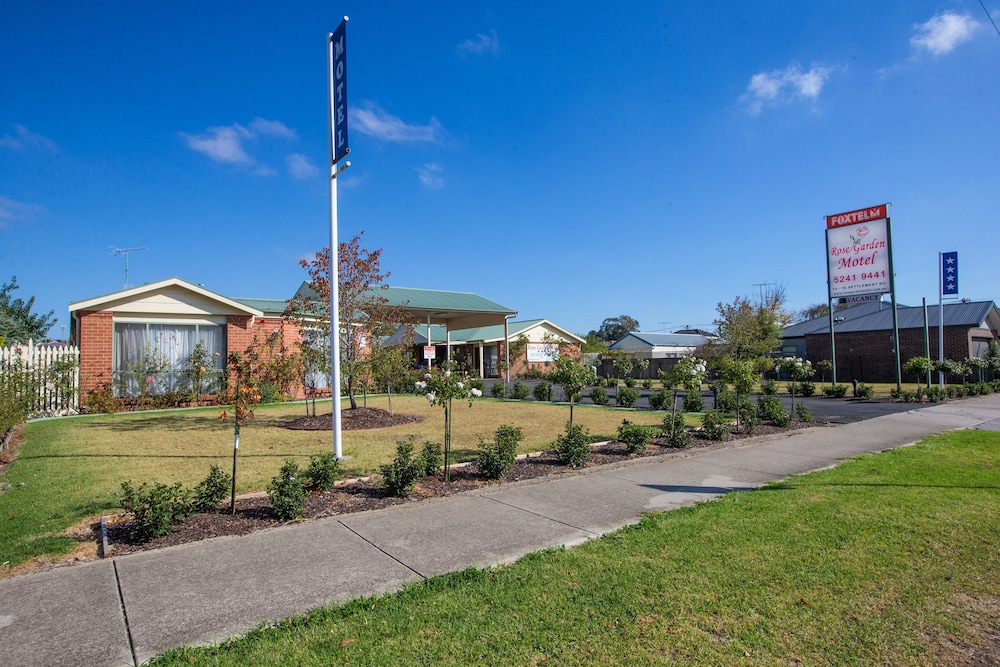 ROSE GARDEN MOTEL 51/55