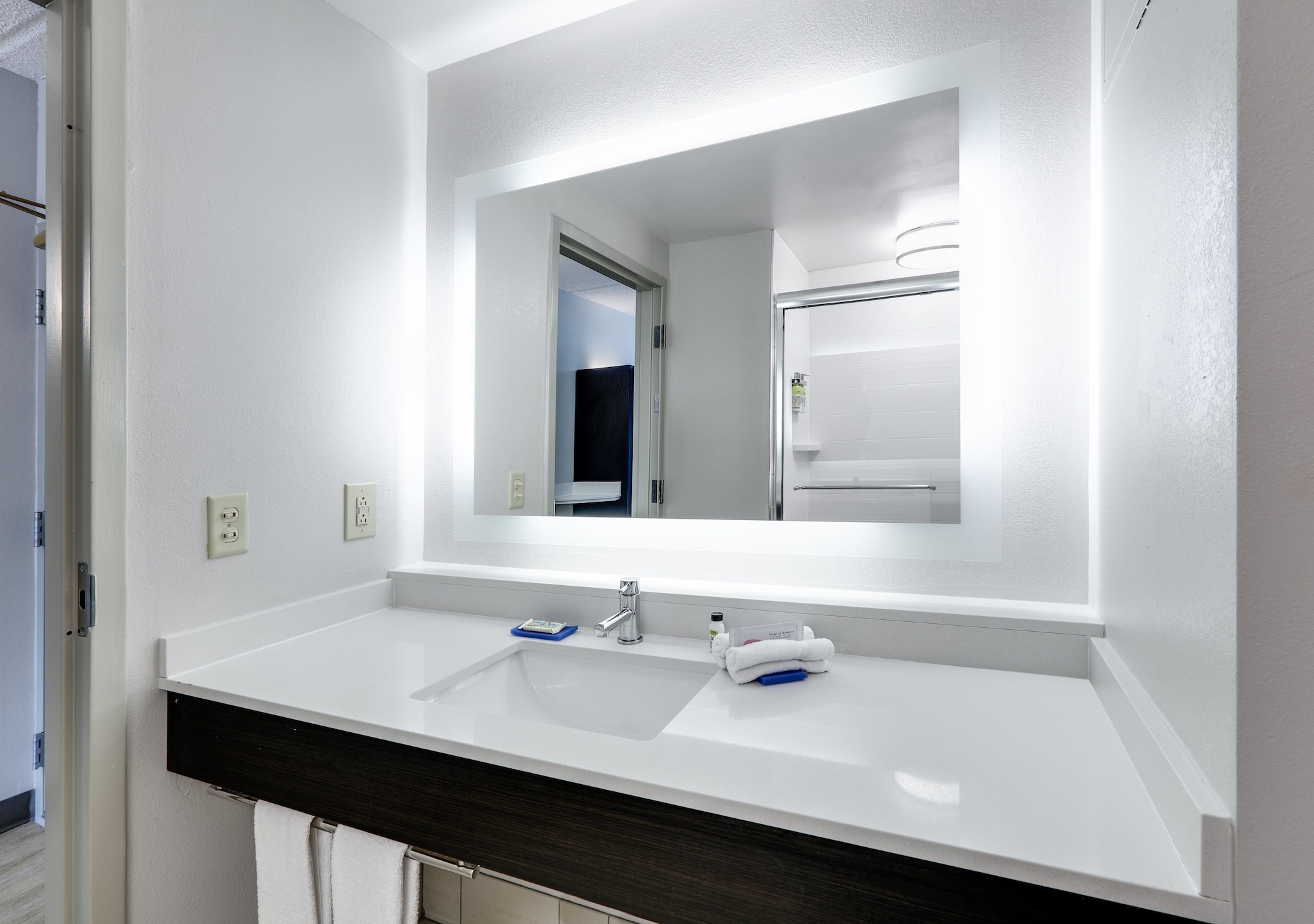 Suite, 2 Queen Beds, Living Area