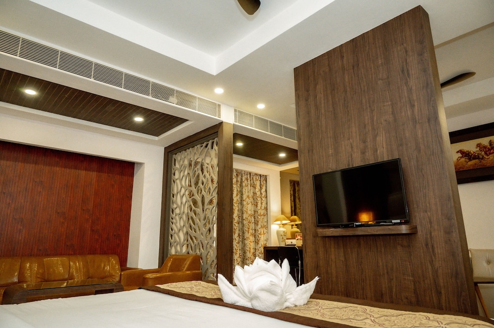Hotel Mansha Regency 14/50
