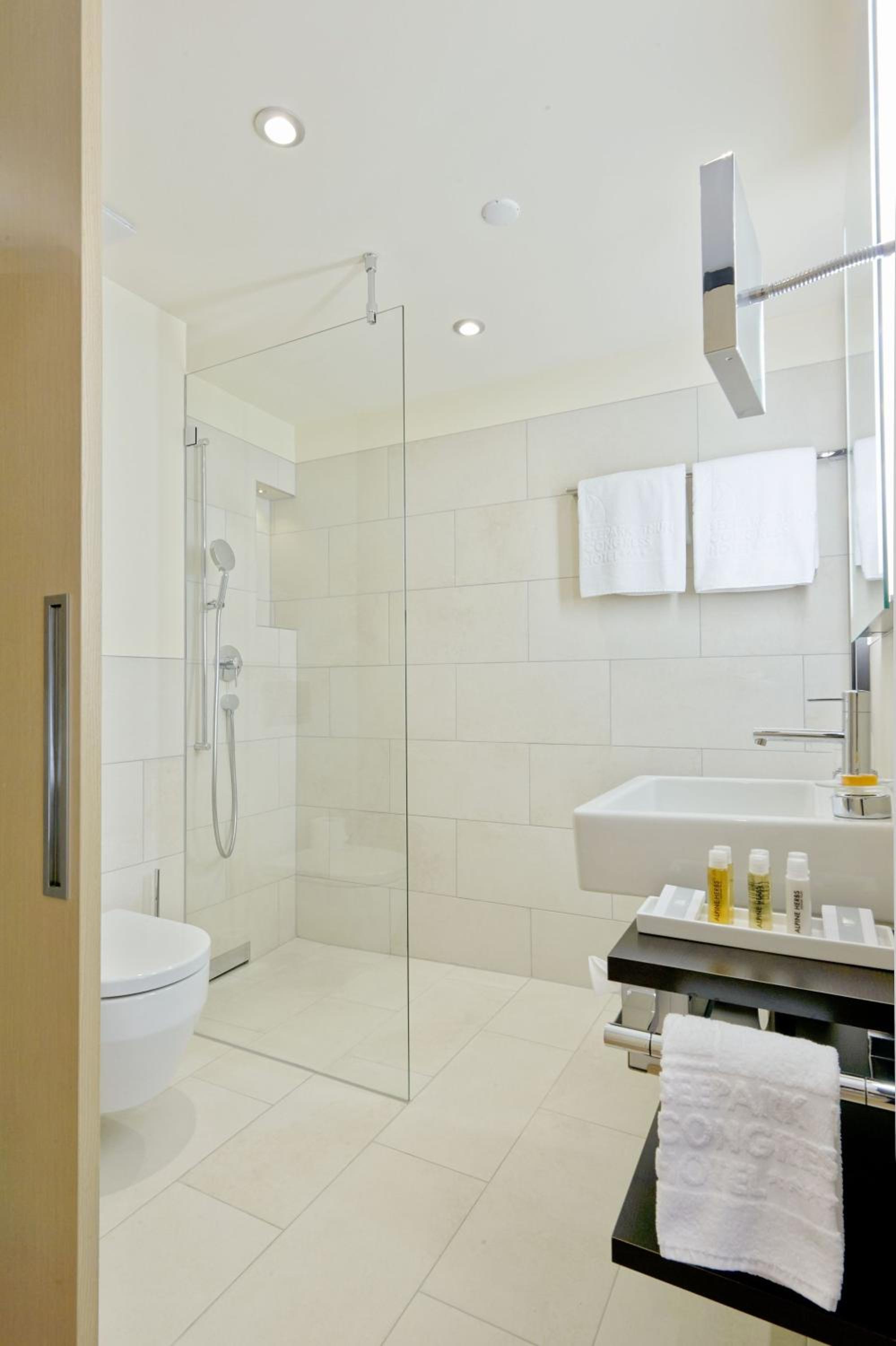 غرفة بسرير كينج، Hotel Seepark Thun 7/10