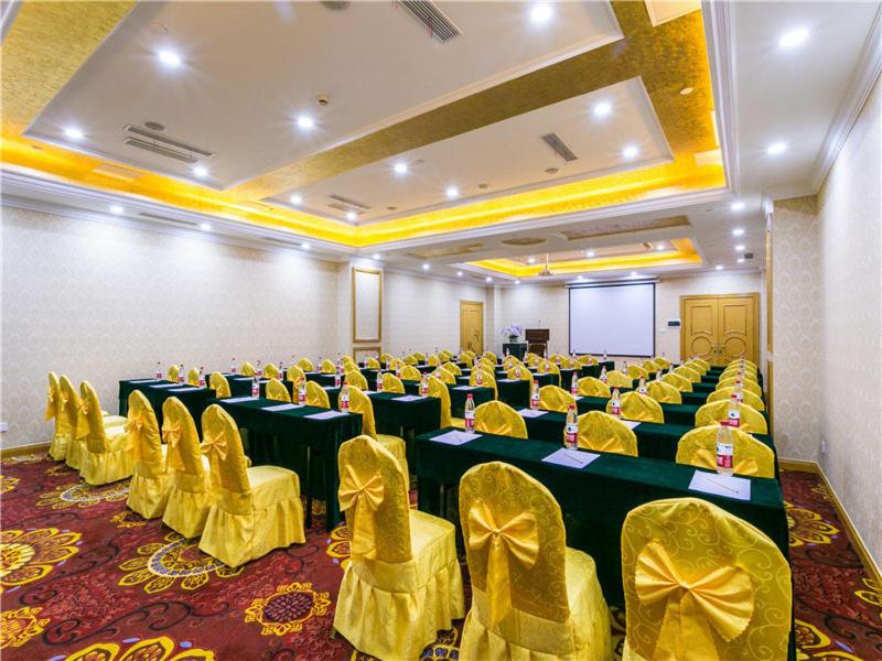 Vienna International Hotel (Shanghai New International Expo Center) 25/27