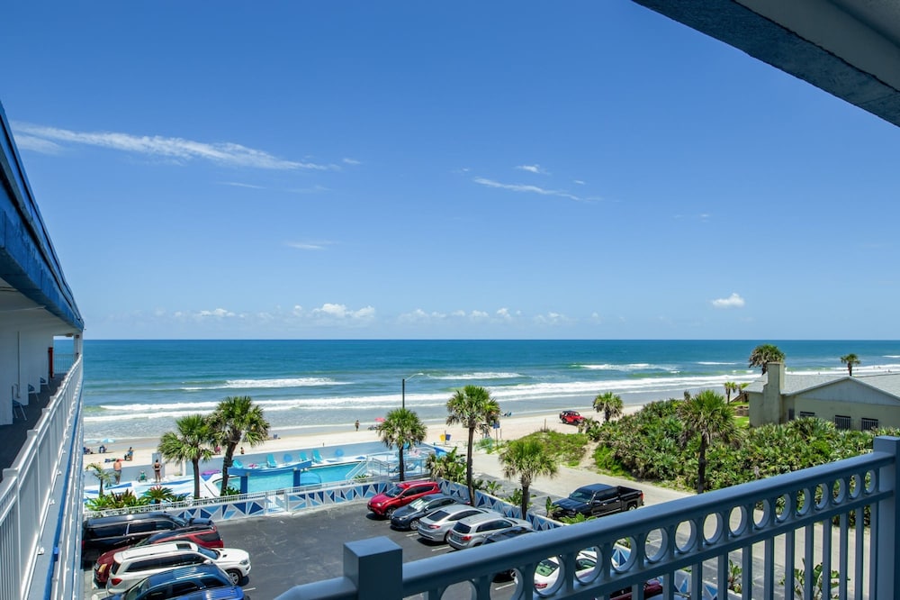 Chateau Mar Beach Resort 44/47