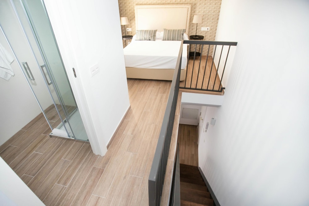 Feelathome Martires Apartments 18/74