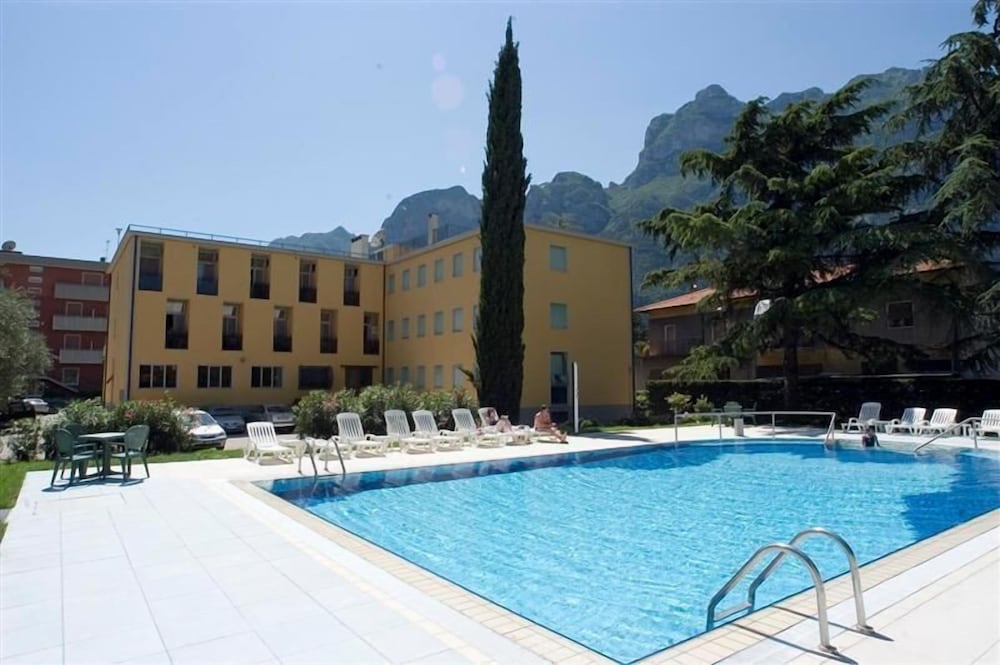 Albergo Gardesana 69/71