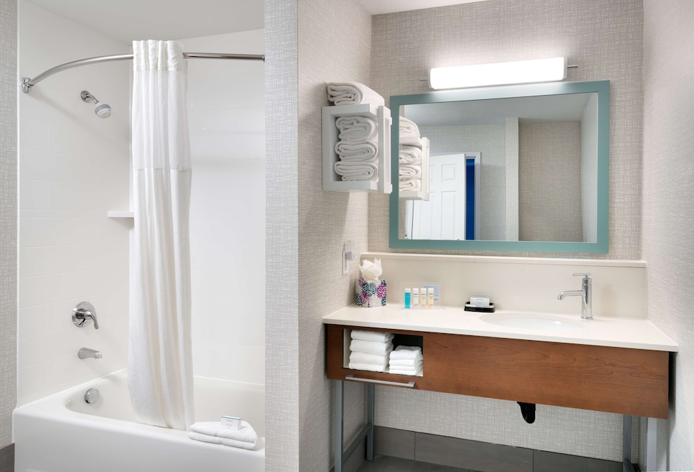 Hampton Inn Suites Salt Lake City Airport 19/82