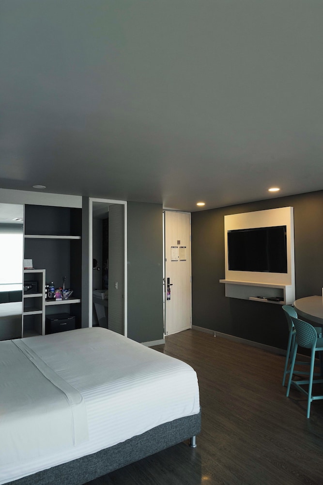 Executive, Studio, Suite, King Bed