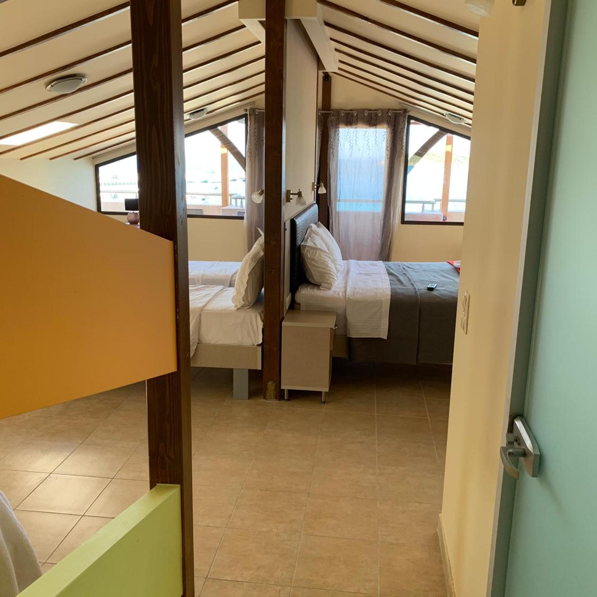 Avra Hotel 35/58