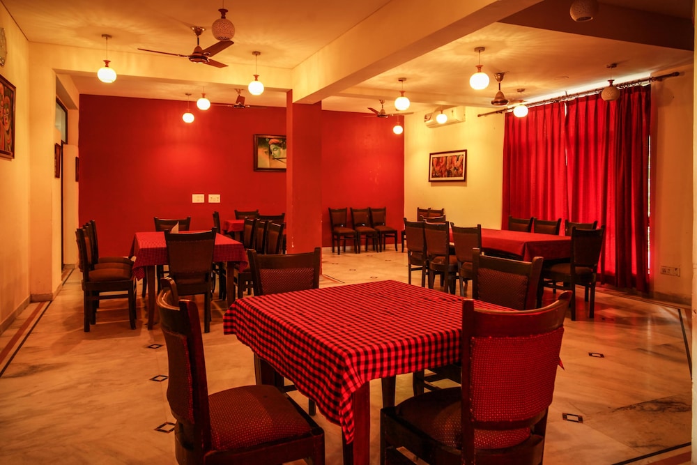 Hotel Neeraj Bhawan 10/20