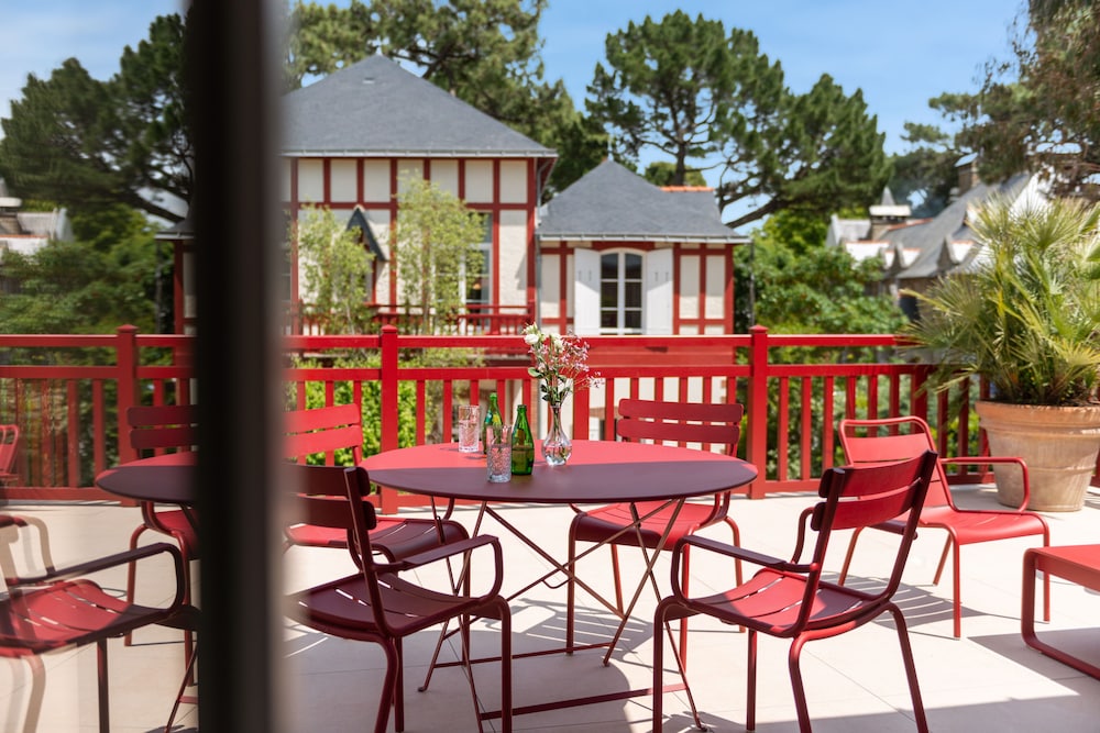 Saint Christophe Hotel 35/50