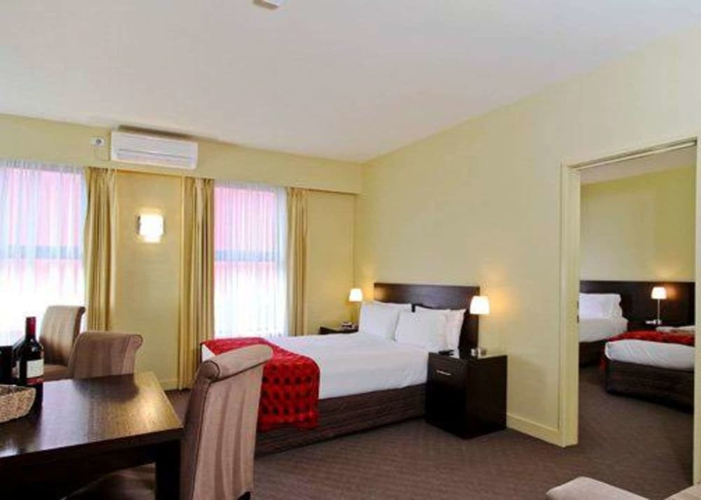 Comfort Inn Suites City Views 13/30