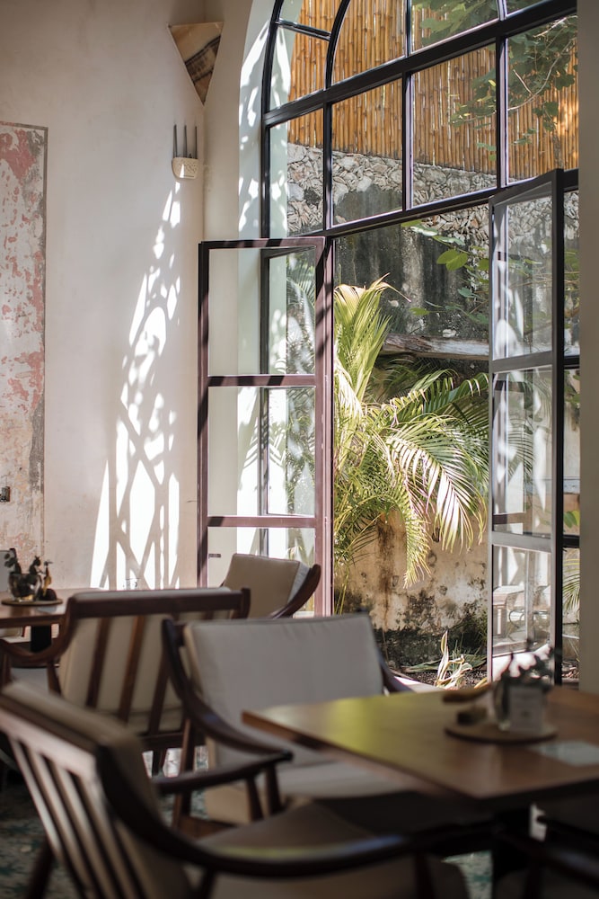 TreeHouse Boutique Hotel 35/50