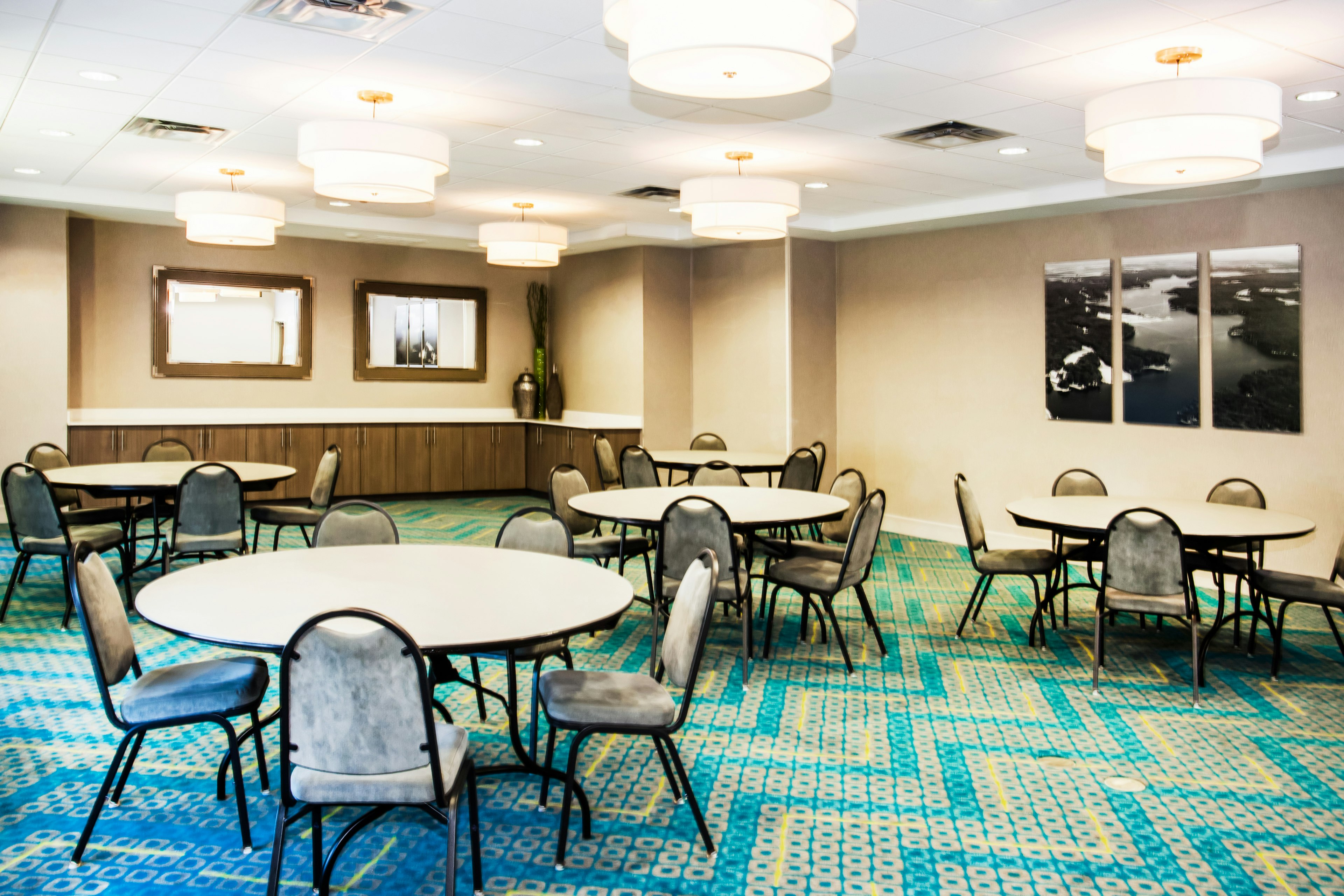 Holiday Inn Express Suites Litchfield West 43/56